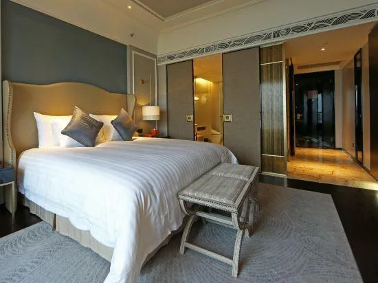 غرفة ديلوكس بسرير كينج وسرير كوين بإطلالة على المدينة، Grand New Century Hotel Yixing 2/2