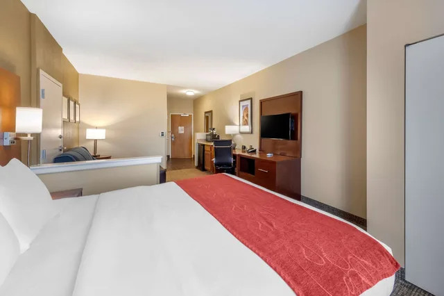 جناح بسرير كينج مع أريكة لذوي الإعاقة، Comfort Suites Barstow Near I-15 1/4
