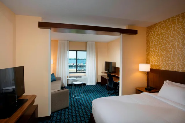 غرفة بسرير كينج، Fairfield Inn And Suites Detroit Lakes 1/1