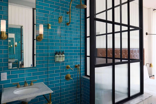 Premier, Queen Bed, Arlo Williamsburg 5/5