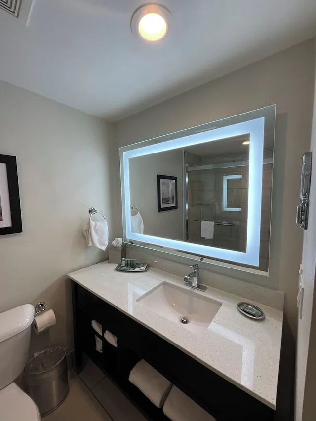 غرفة قياسية بسرير كينج بمطبخ صغير، Best Western Denver East 4/6