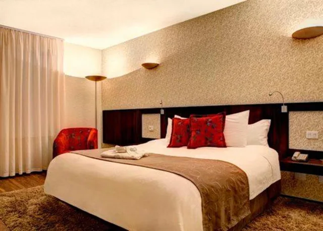غرفة ديلوكس بسرير كوين، Quality Hotel Curitiba 3/3