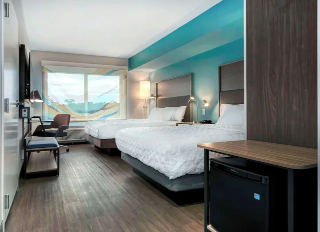 غرفة قياسية بسريرين كوين، Tru by Hilton Wilmington Wrightsville Beach 2/7