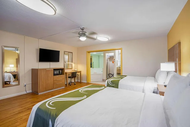 غرفة رباعية بسريرين كوين، Quality Inn and Suites Airport Cruise Port Hollywood 2/4