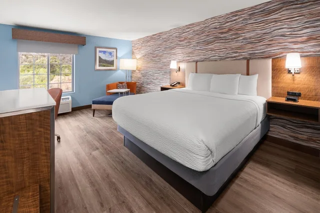غرفة بسرير كينج، La Quinta Inn & Suites by Wyndham Ruidoso Downs 3/10