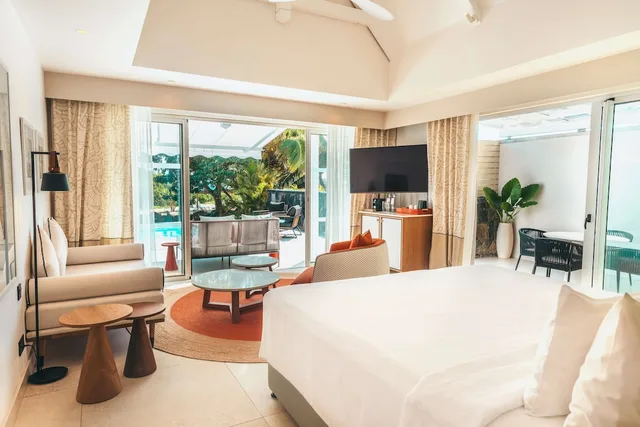 Pool, Junior Suite, King Bed, Beach Front، Radisson Blu Azuri Resort and Spa 2/3