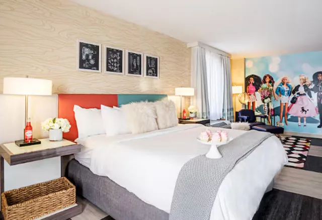 Theme, 2 Rooms, Suite, King Bed, Sofa، The Curtis Denver a DoubleTree by Hilton Hotel 1/1