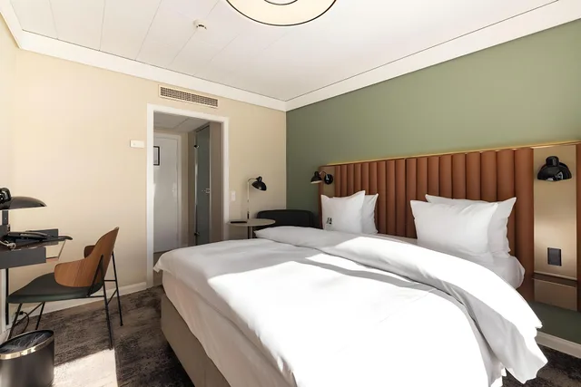 غرفة سوبيريور بسرير كوين، Imperial Hotel 2/2