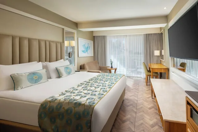 Swim Up, Standard, Double Bed, Sofa, Annex، Titanic Deluxe Lara 1/3