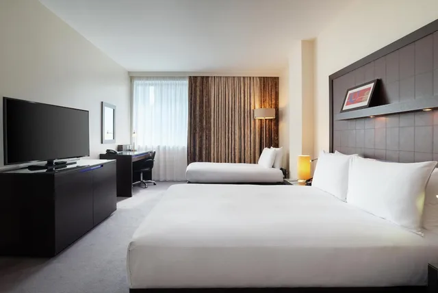 غرفة متصلة عائلية بسرير كوين، Hilton London Canary Wharf 1/10