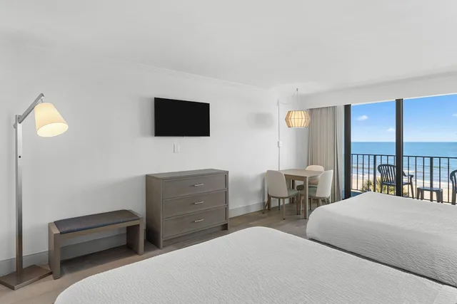 Schooner, Deluxe, Cabana, 2 Queen Beds, Ocean Front، Compass Cove Resort 2/6