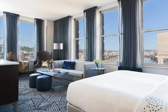 جناح جونيور بإطلالة على النهر، Renaissance Pittsburgh Hotel 1/2