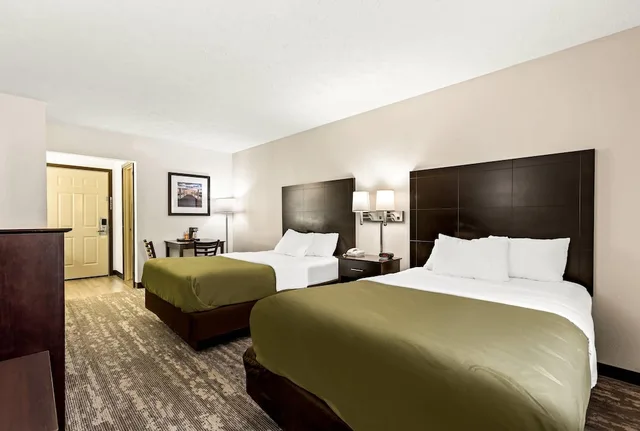 غرفة قياسية بسريرين مزدوجين، Quality Inn Traverse City 4/10