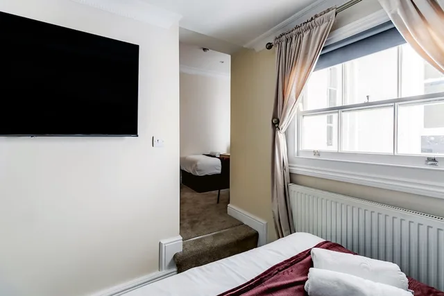 غرفة أساسية رباعية بسرير مزدوج وسريرين منفصلين، Mina House 3/5