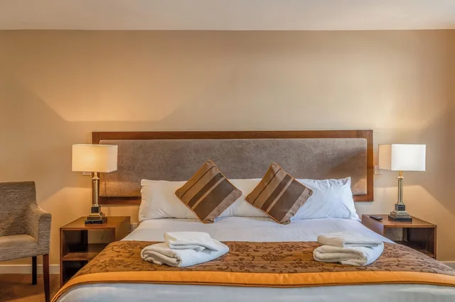 Courtyard, Twin Beds, Outdoor Building، Muthu Newton Hotel 7/10