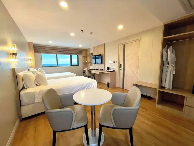 Superior, Twin Beds, Ocean Front، Golden Jomtien Beach Hotel 2/4