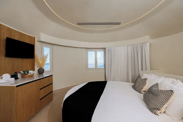 Mini, Suite, Quadruple, Queen Bed, Caldera View, Sofa, Plunge Pool, Rocabella Deluxe Suites And Spa 6/10