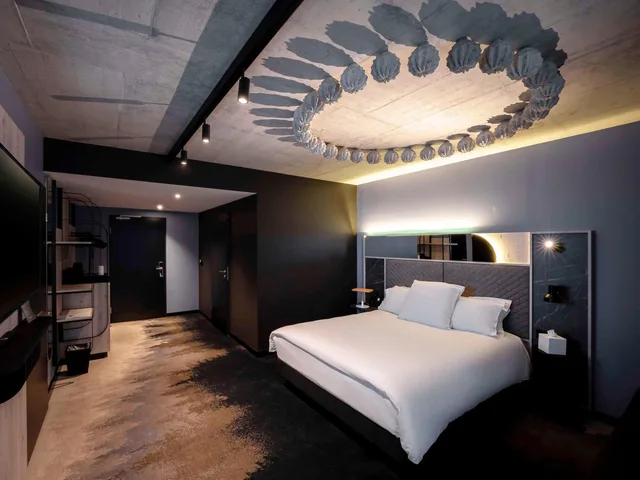 Classic, Superior, Queen Bed, Sofa, Mercure Hotel Delemont 6/10