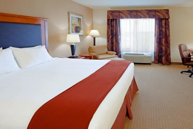 غرفة قياسية بسريرين كوين، Holiday Inn Express Hotel Suites Latham 2/4