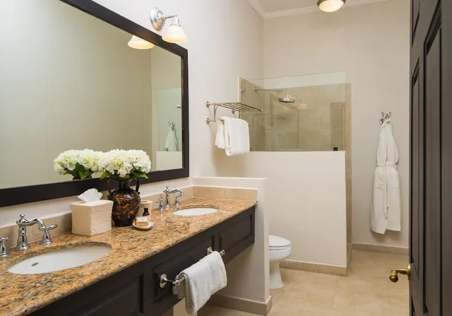 Guest Room, 2 Double Beds, Resort View, The Cliff Hotel 3/3
