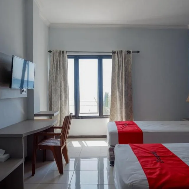 غرفة ديلوكس بسريرين منفصلين، RedDoorz Plus Syariah @ Hotel Boulevard Luwuk 2/10
