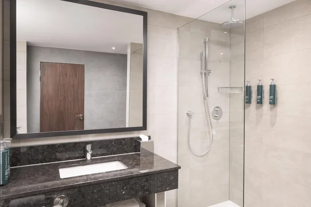 Room, Twin Beds, Runway View, High Floor، Hilton Garden Inn London Heathrow Terminal 2 and 3 8/10