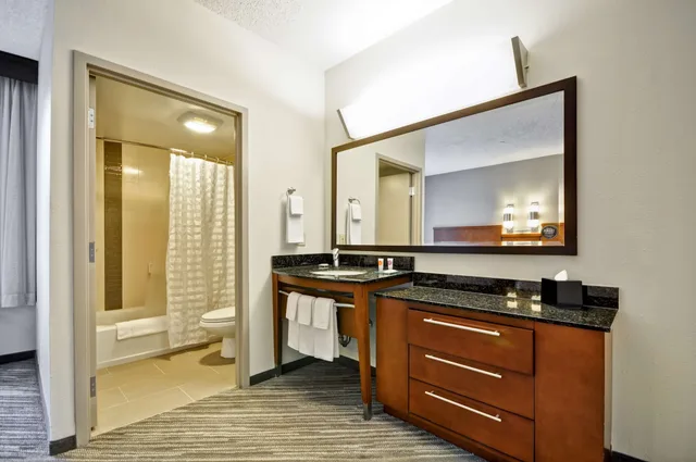 غرفة بسريرين مزدوجين مع أريكة، Hyatt Place Tampa Airport/Westshore 8/9