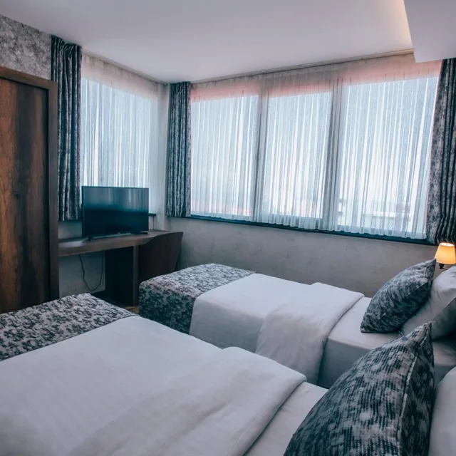 جناح كبير بإطلالة على البحر بشرفة بغرفتي نوم، Life Point Hotel 9/10