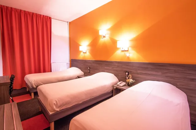Standard, Triple, 3 Beds, COMFORT HOTEL ACTUEL CHAMBERY CENTRE 4/6