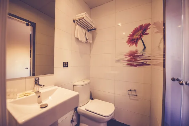 غرفة أساسية ثلاثية بثلاثة أسرّة بحمام خاص، Hostal Prado 9/10