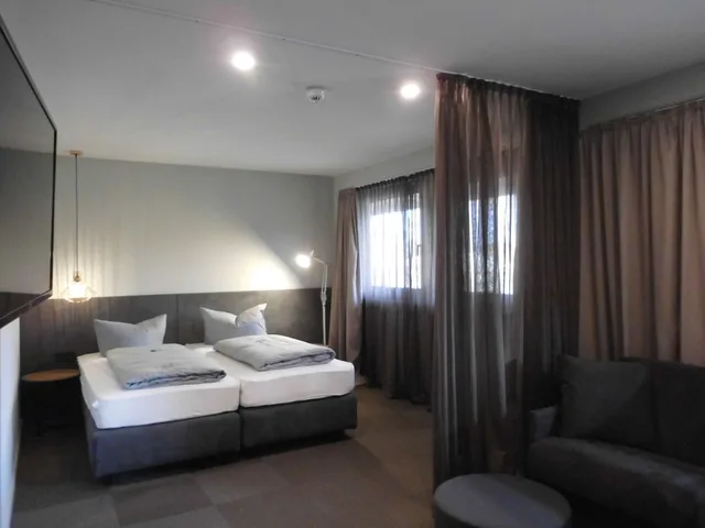 Deluxe, Twin Beds, Sofa, Novitel Kirchheim 1/4
