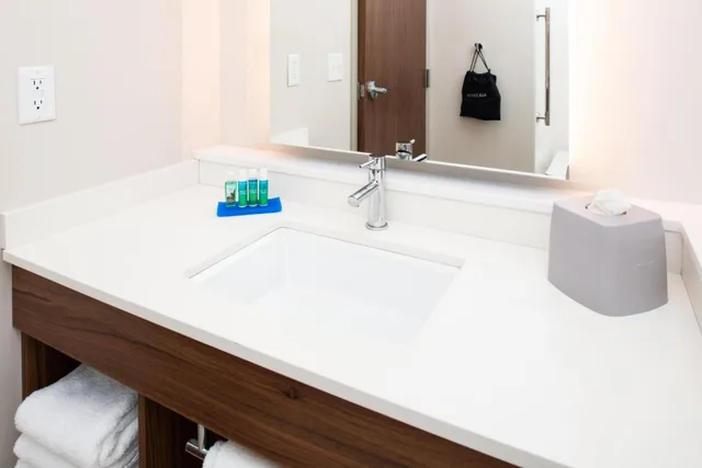 جناح لذوي الإعاقة، Holiday Inn Express And Suites Ottumwa 10/10