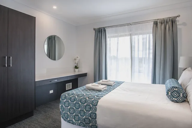 Spa, Studio, Suite, Queen Bed، The Marina Hotel 4/10
