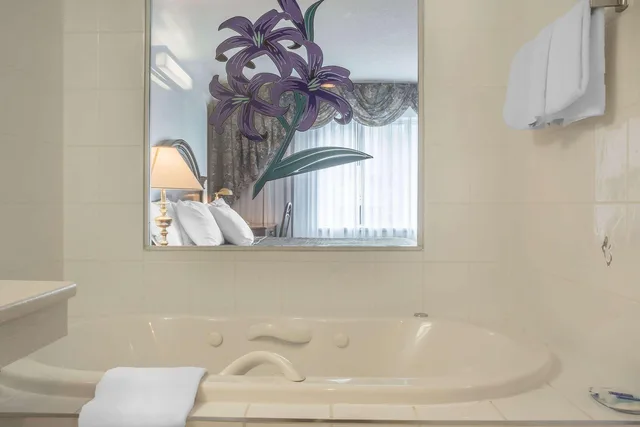 غرفة بسرير فردي، Rodeway Inn Fallsview Niagara Falls 2/2