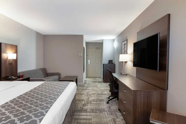 Room, King Bed, Sofa, Best Western Milton 1/4