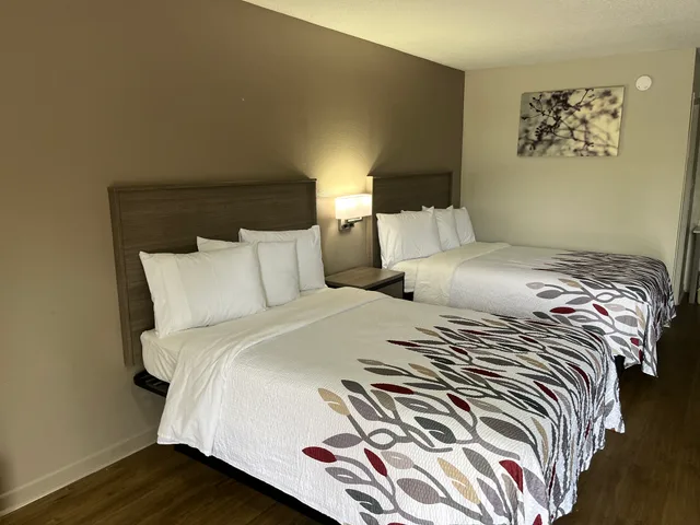 غرفة بسرير مزدوج، Red Roof Inn & Suites Monroe, NC 1/2