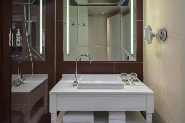 غرفة كلاسيكية بسرير مزدوج، Renaissance Paris Hippodrome de St. Cloud Hotel 8/10