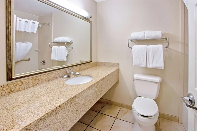 غرفة بسرير كينج، La Quinta Inn & Suites by Wyndham Ruidoso Downs 7/10