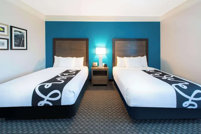 غرفة بسريرين مزدوجين لذوي الإعاقة، La Quinta Inn & Suites by Wyndham Tampa Brandon Regency Park 1/5