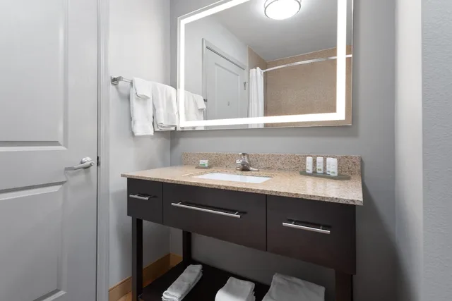 Deluxe, Suite, King Bed, La Quinta Inn & Suites by Wyndham Columbus - Edinburgh 5/9