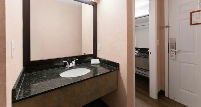 جناح بسريرين كوين بمطبخ صغير، Prestige Aberdeen Lodge Kamloops 3/3