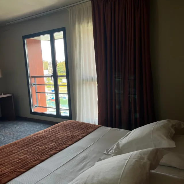 Room, Double Bed, Harbour Side, Hotel Du Casino 1/6