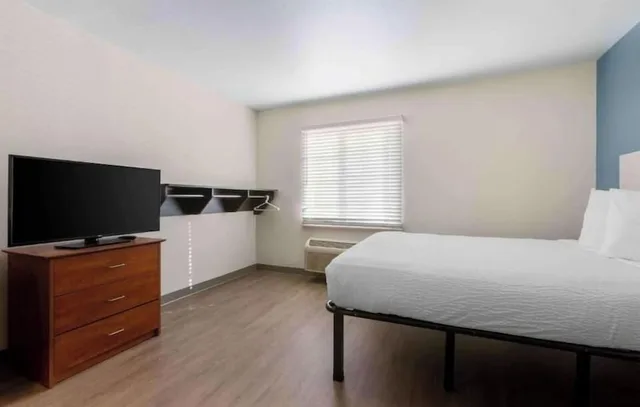 غرفة بسرير كوين بمطبخ، Studio 6 Extended Stay El Paso East TX 3/10