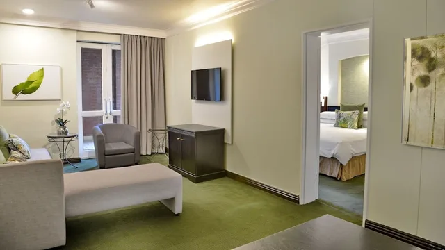 جناح عائلي بسرير كوين مع أريكة، ANEW Hotel Centurion Pretoria 4/6