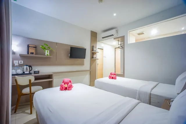 غرفة سوبيريور بسريرين منفصلين، Triizz Hotel Semarang by Royal Singosari (Formerly Faustine Semarang) 6/8