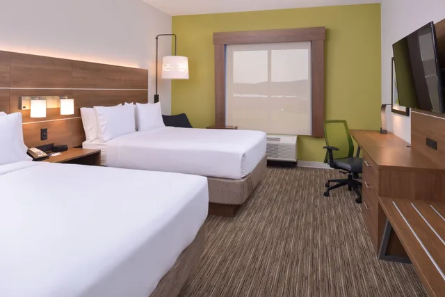 غرفة قياسية بسريرين مزدوجين لذوي الإعاقة، Holiday Inn Express Spring Hill 6/9