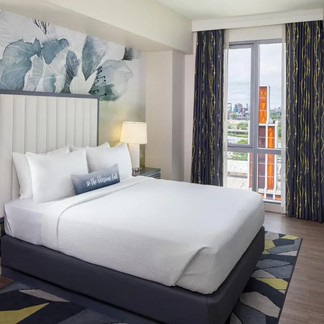 Standard, King Bed, Queen Bed, Hotel Indigo Flushing 1/4