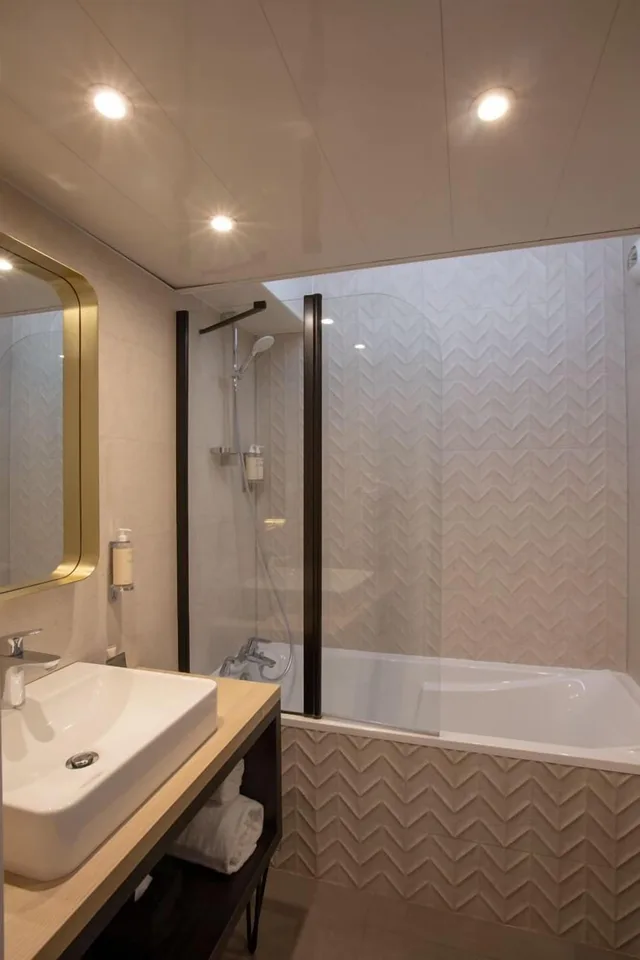 غرفة ديلوكس بسرير كينج وسرير فردي، Best Western Plus Opera Batignolles 10/10