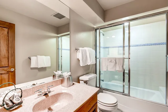 2 Bedrooms, Condo, Plus, Loft, Twin Beds, 2 King Beds, Den or Loft View، St James Place 7/8