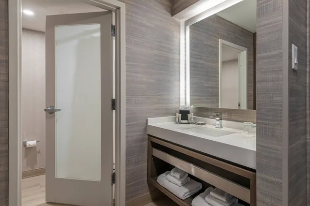 غرفة بسريرين كوين، Wichita Marriott 5/7